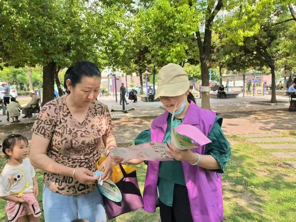 謝家集區望峰崗鎮舜峰社區婦聯(lián)開(kāi)展關(guān)愛(ài)女性健康面對面宣傳“兩癌”健康知識